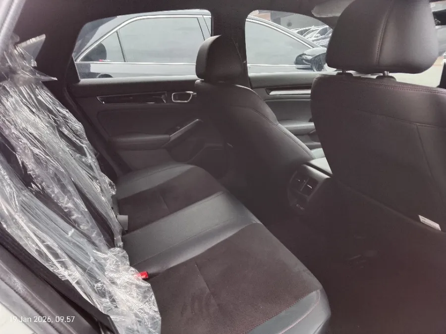 Foto Mobil Bekas Kabin Belakang Honda Civic 1.5 RS tahun 2024