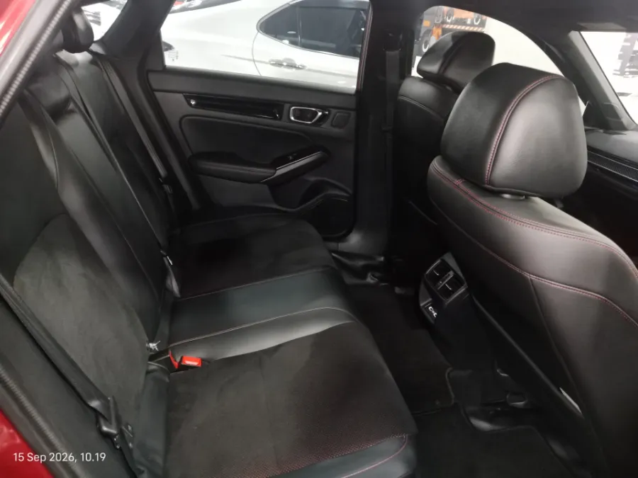 Foto Mobil Bekas Kabin Belakang Honda Civic 1.5 RS tahun 2024