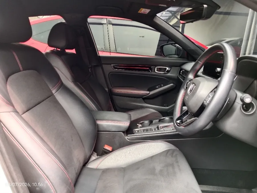 Foto Mobil Bekas Kabin Depan Honda Civic 1.5 RS tahun 2024