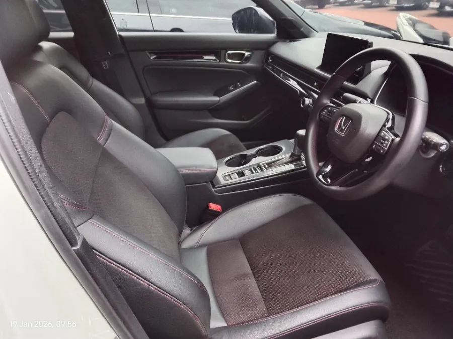 Foto Mobil Bekas Kabin Depan Honda Civic 1.5 RS tahun 2024