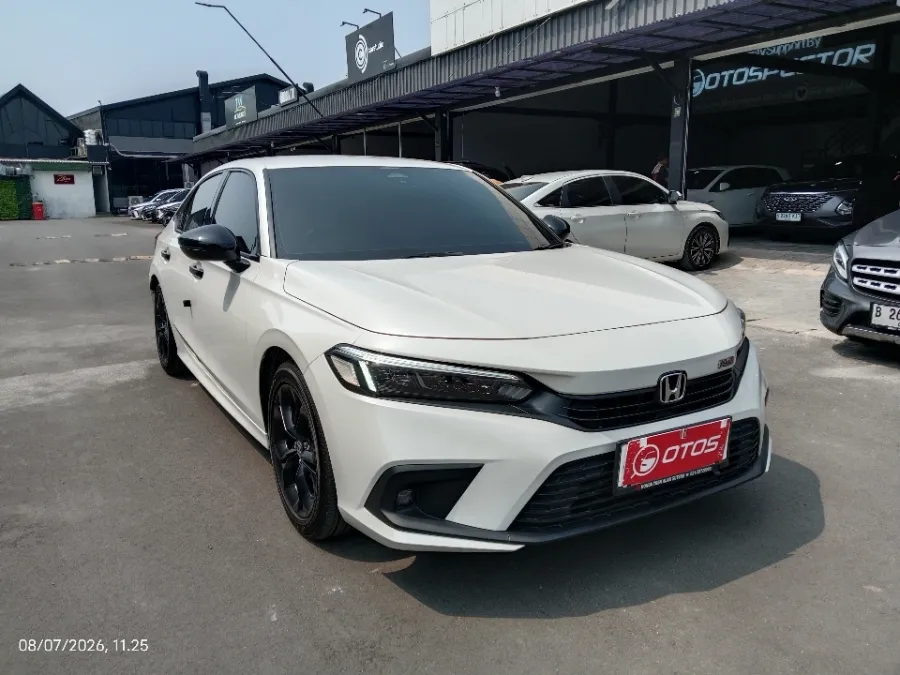 Foto Mobil Bekas Kanan Depan Honda Civic 1.5 RS tahun 2024