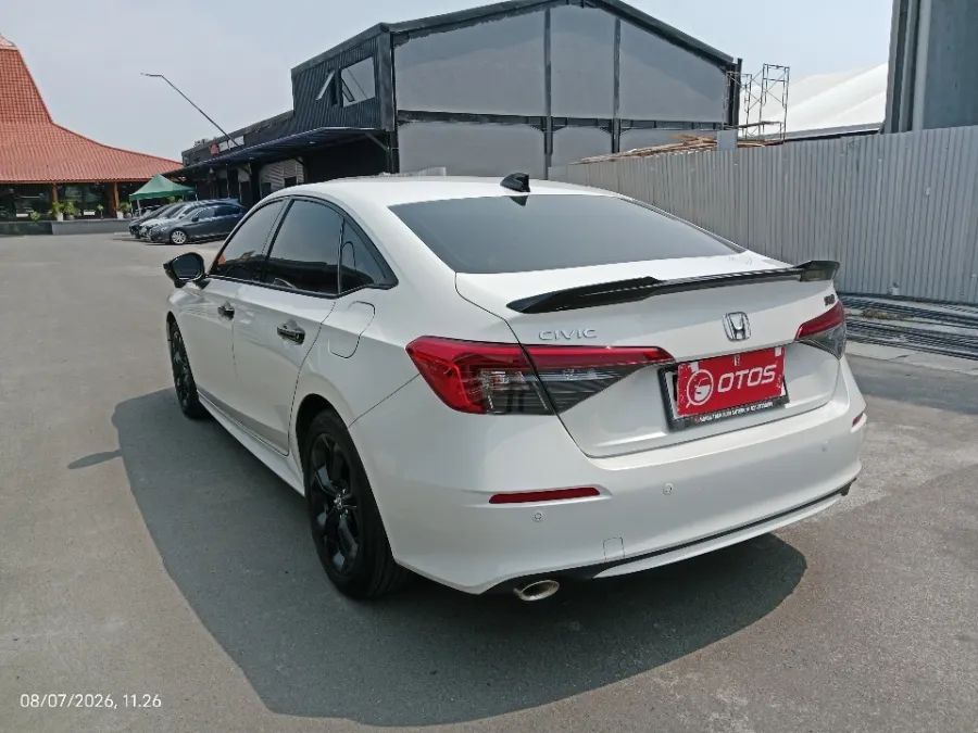 Foto Mobil Bekas Kiri Belakang Honda Civic 1.5 RS tahun 2024