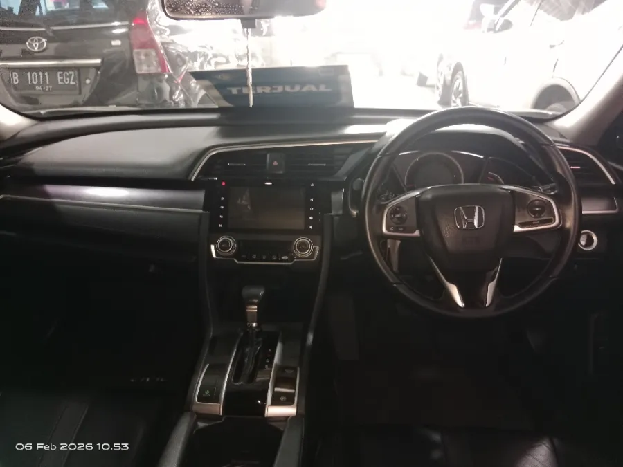 Foto Mobil Bekas Dashboard Honda Civic 1.5 Turbo tahun 2016
