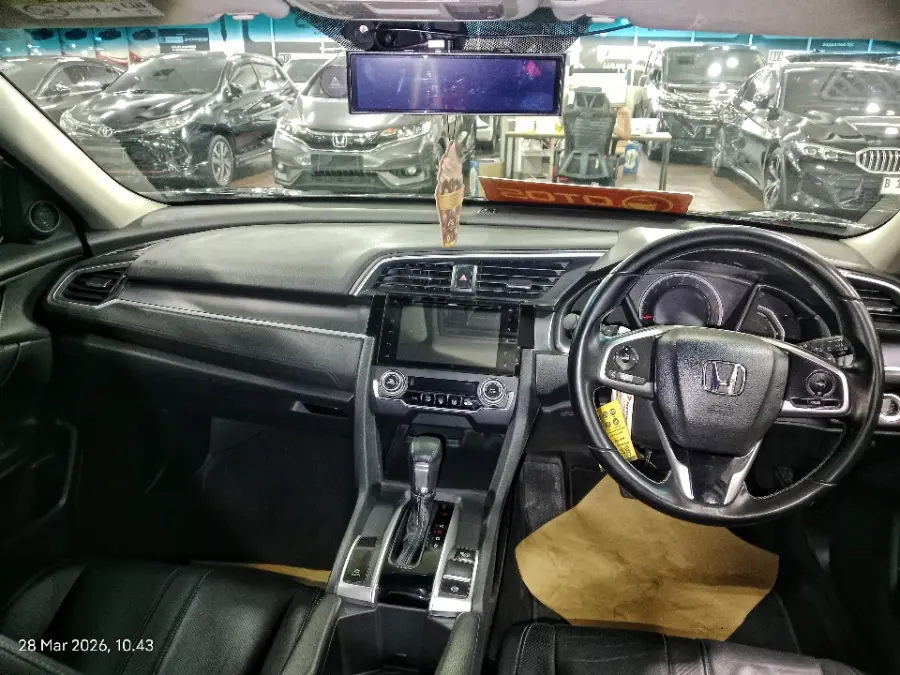 Foto Mobil Bekas Dashboard Honda Civic 1.5 Turbo tahun 2016