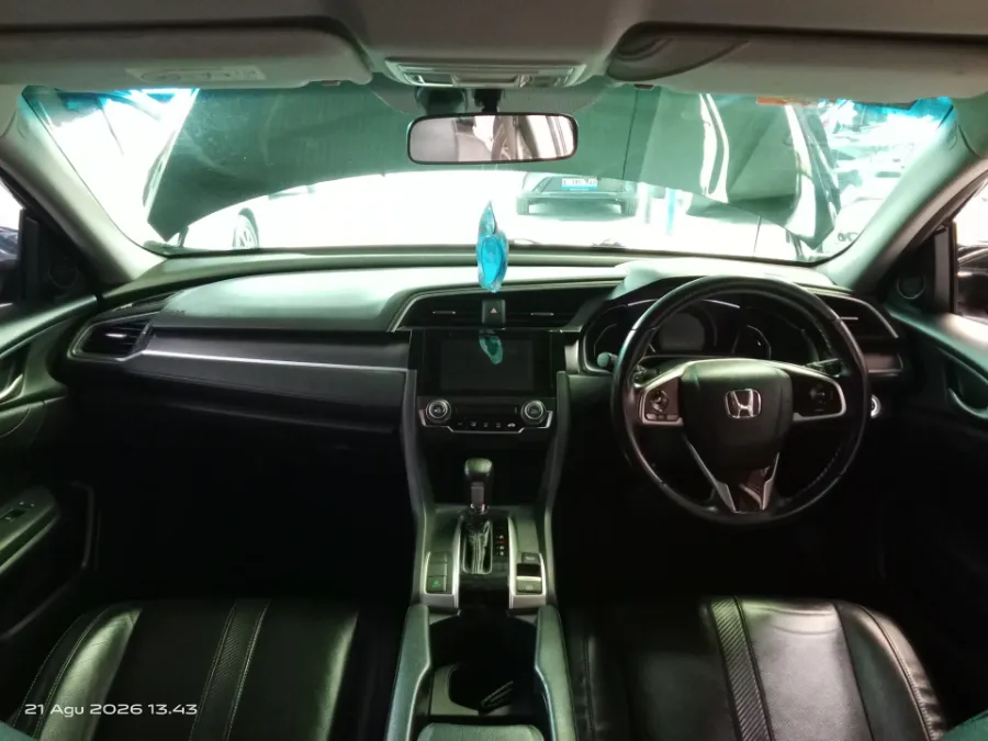 Foto Mobil Bekas Dashboard Honda Civic 1.5 Turbo tahun 2016
