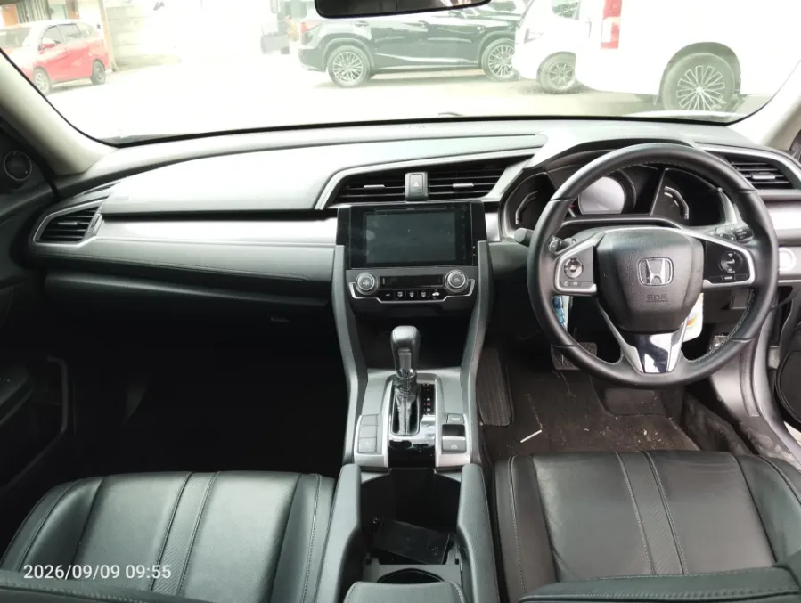 Foto Mobil Bekas Dashboard Honda Civic 1.5 Turbo tahun 2016