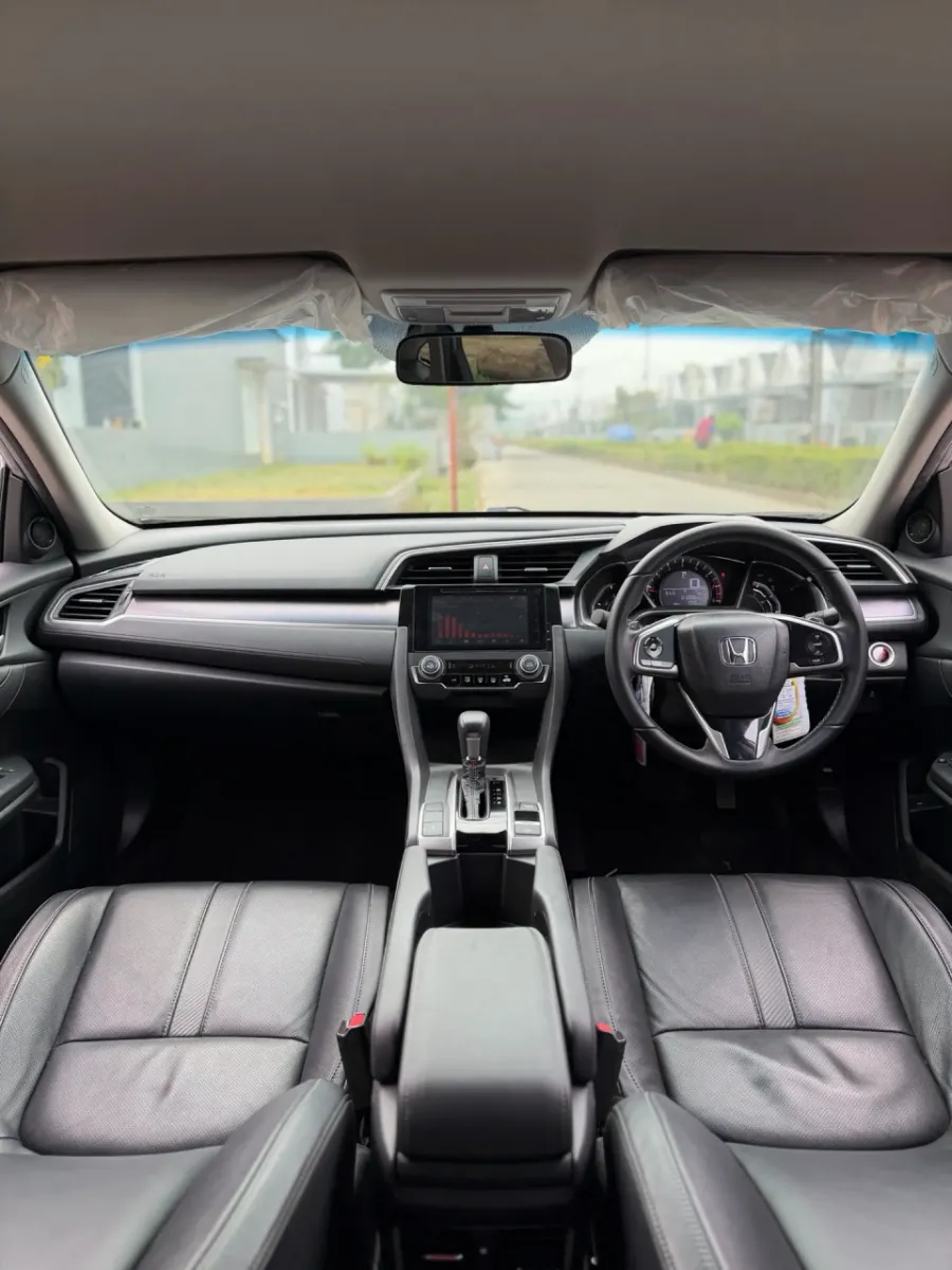 Foto Mobil Bekas Dashboard Honda Civic 1.5 Turbo tahun 2016