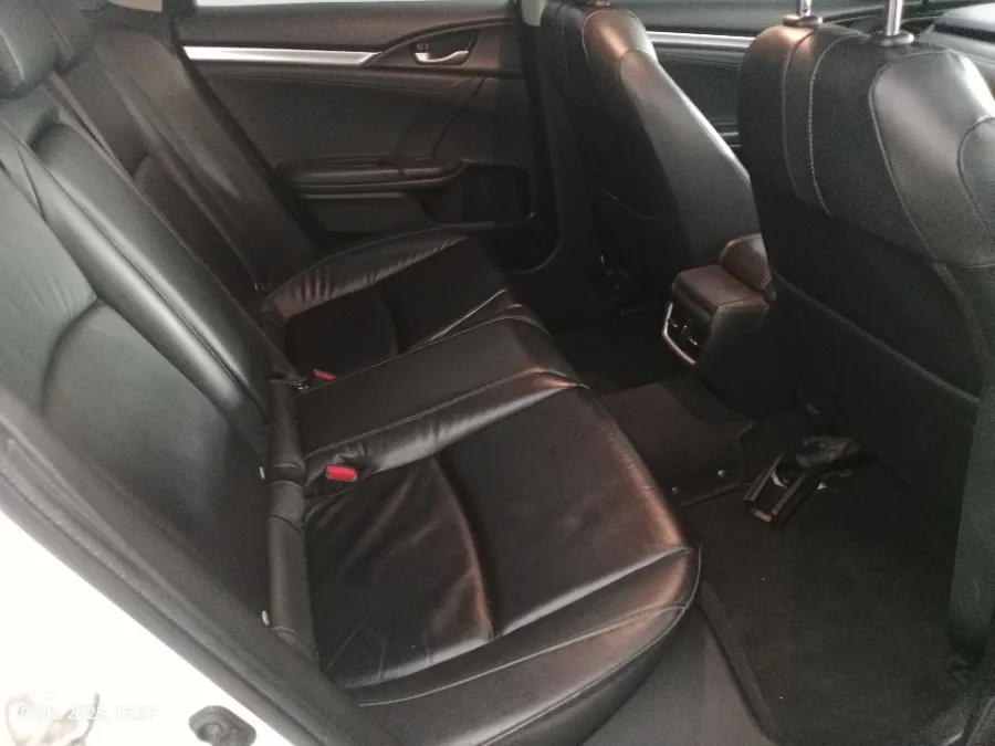 Foto Mobil Bekas Kabin Belakang Honda Civic 1.5 Turbo tahun 2016