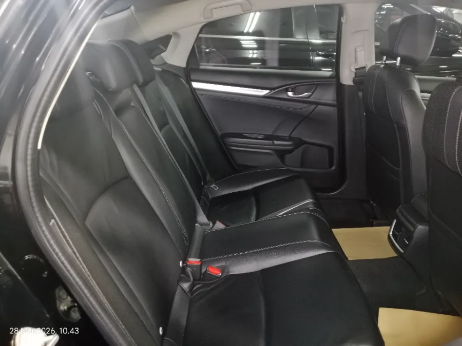 Foto Mobil Bekas Kabin Belakang Honda Civic 1.5 Turbo tahun 2016