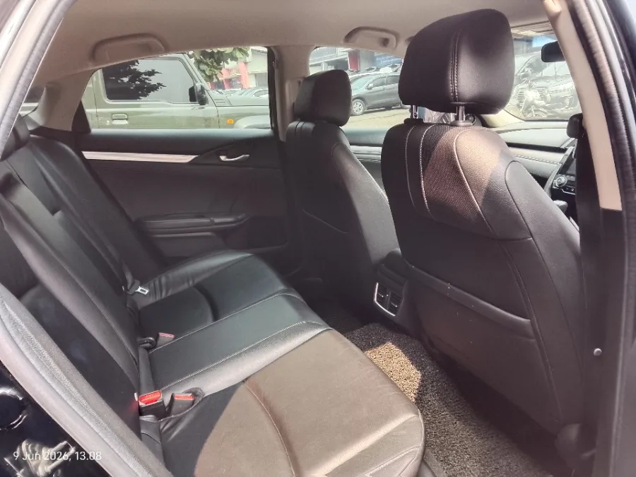 Foto Mobil Bekas Kabin Belakang Honda Civic 1.5 Turbo tahun 2016