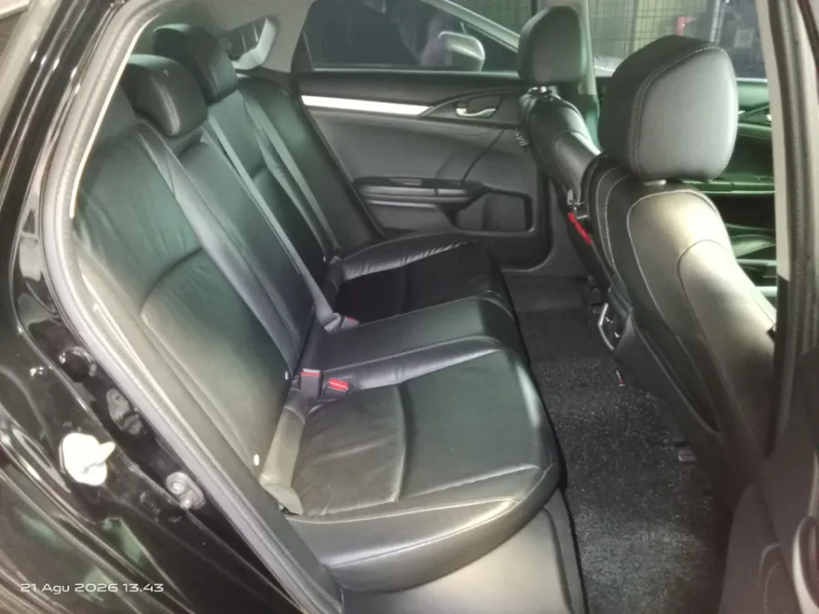 Foto Mobil Bekas Kabin Belakang Honda Civic 1.5 Turbo tahun 2016