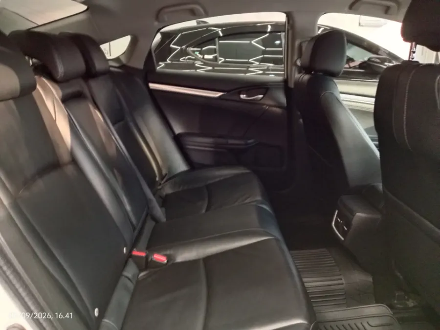Foto Mobil Bekas Kabin Belakang Honda Civic 1.5 Turbo tahun 2016