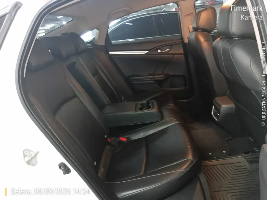 Foto Mobil Bekas Kabin Belakang Honda Civic 1.5 Turbo tahun 2016