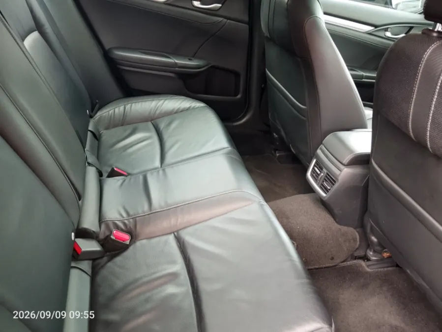 Foto Mobil Bekas Kabin Belakang Honda Civic 1.5 Turbo tahun 2016