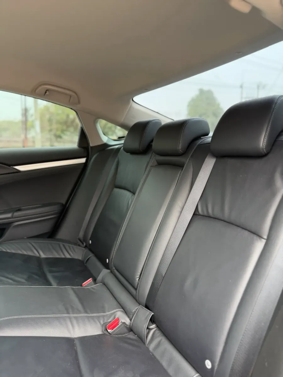 Foto Mobil Bekas Kabin Belakang Honda Civic 1.5 Turbo tahun 2016