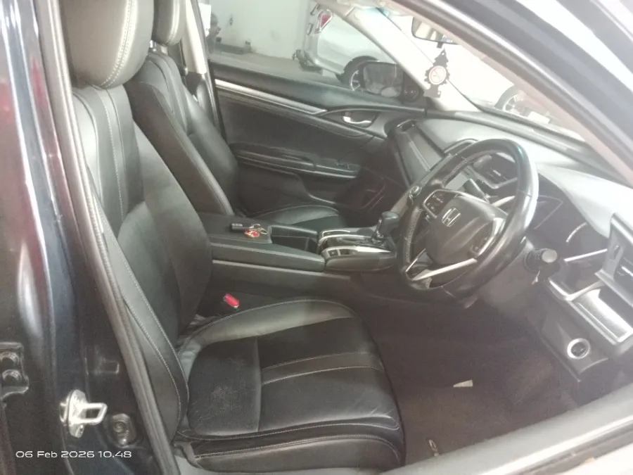 Foto Mobil Bekas Kabin Depan Honda Civic 1.5 Turbo tahun 2016