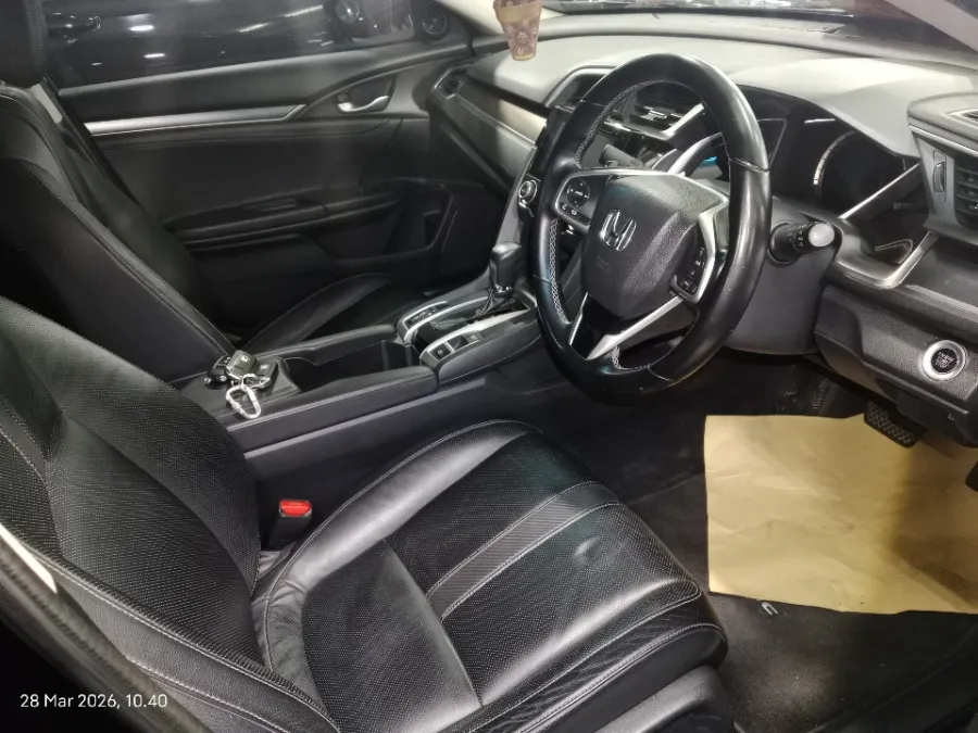 Foto Mobil Bekas Kabin Depan Honda Civic 1.5 Turbo tahun 2016