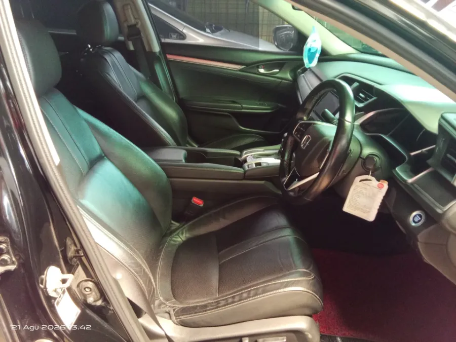 Foto Mobil Bekas Kabin Depan Honda Civic 1.5 Turbo tahun 2016