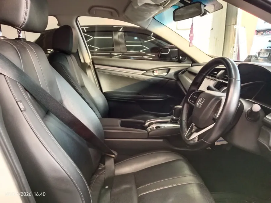 Foto Mobil Bekas Kabin Depan Honda Civic 1.5 Turbo tahun 2016