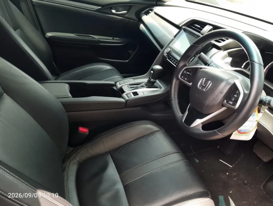 Foto Mobil Bekas Kabin Depan Honda Civic 1.5 Turbo tahun 2016