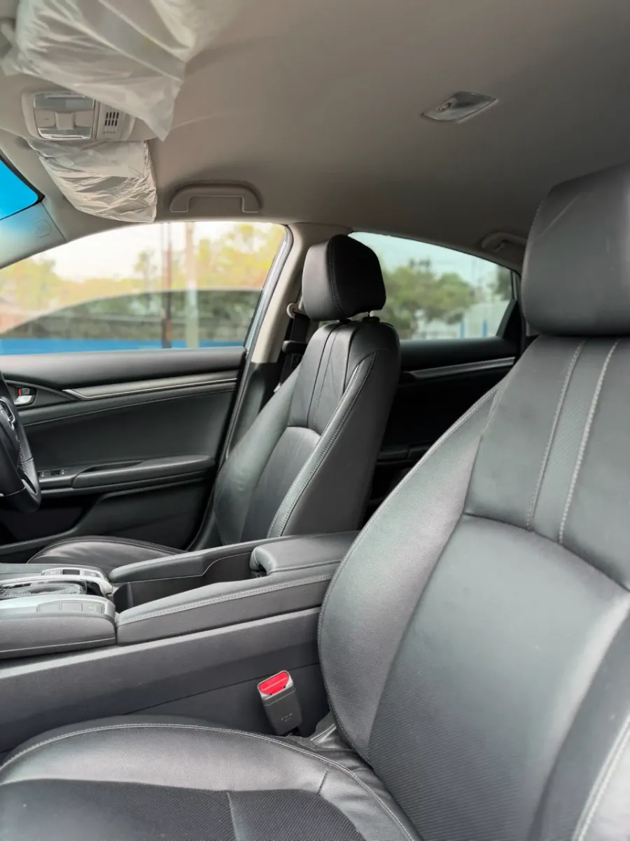 Foto Mobil Bekas Kabin Depan Honda Civic 1.5 Turbo tahun 2016