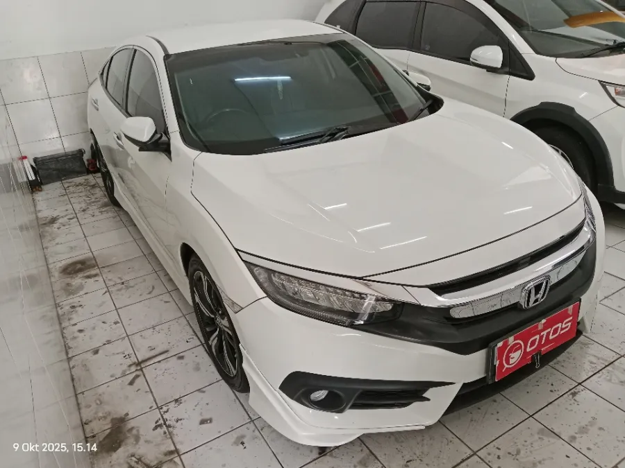 Foto Mobil Bekas Kanan Depan Honda Civic 1.5 Turbo tahun 2016