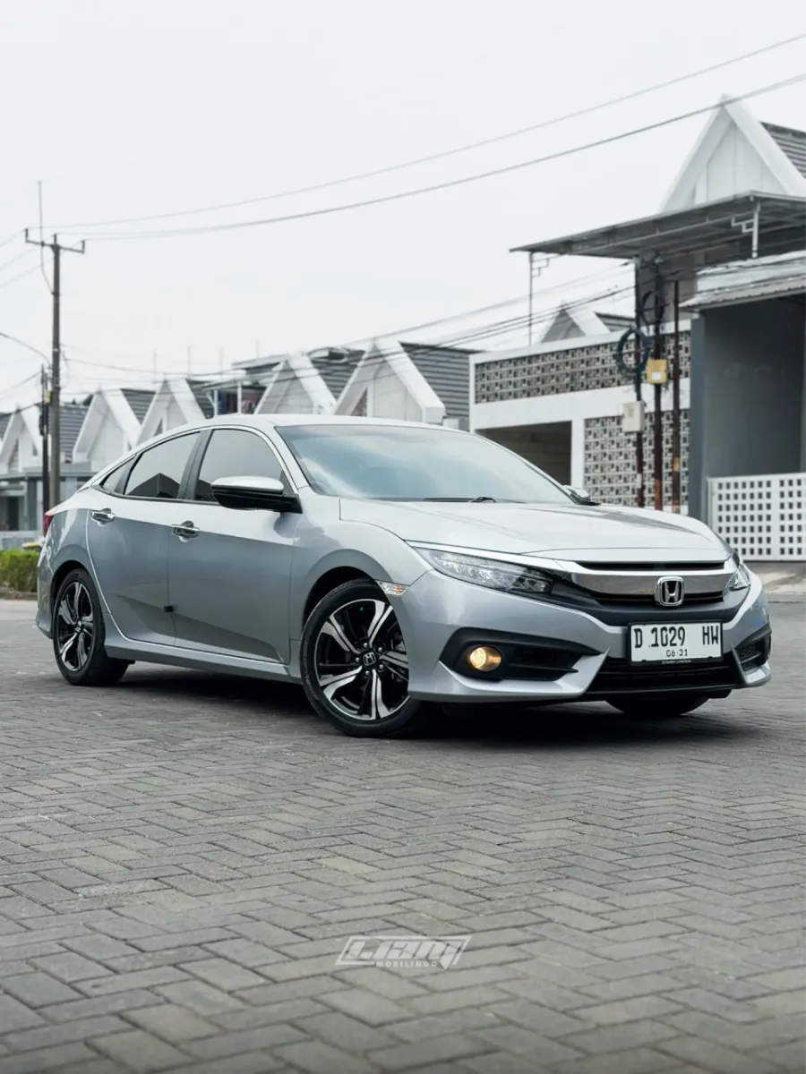 Foto Mobil Bekas Kanan Depan Honda Civic 1.5 Turbo tahun 2016