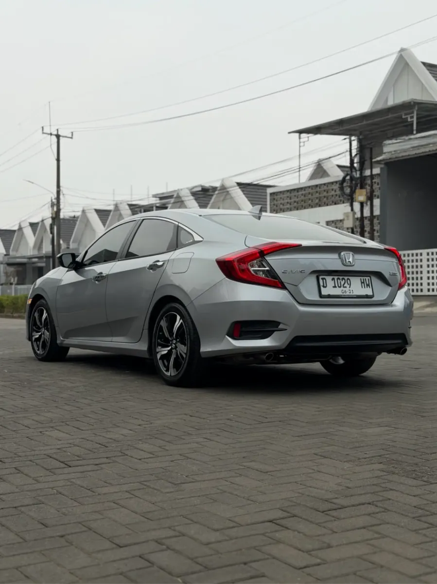 Foto Mobil Bekas Kiri Belakang Honda Civic 1.5 Turbo tahun 2016