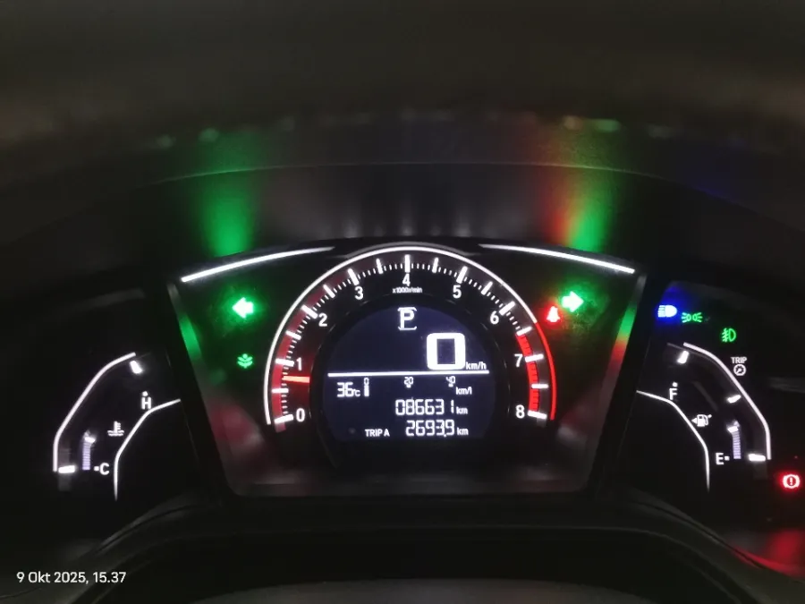 Foto Mobil Bekas Odometer Honda Civic 1.5 Turbo tahun 2016
