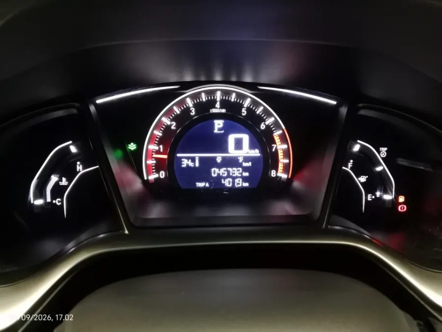 Foto Mobil Bekas Odometer Honda Civic 1.5 Turbo tahun 2016