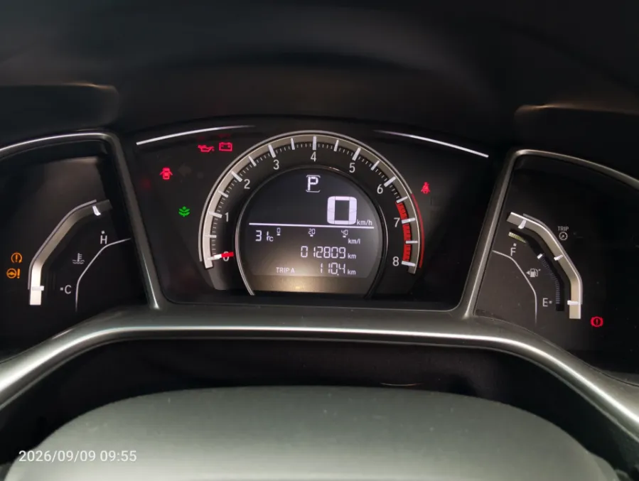 Foto Mobil Bekas Odometer Honda Civic 1.5 Turbo tahun 2016