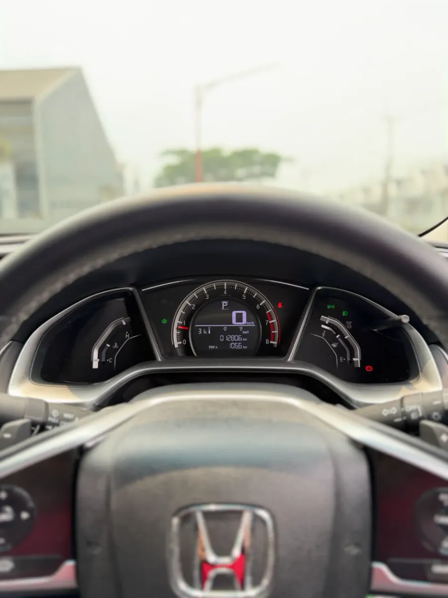 Foto Mobil Bekas Odometer Honda Civic 1.5 Turbo tahun 2016