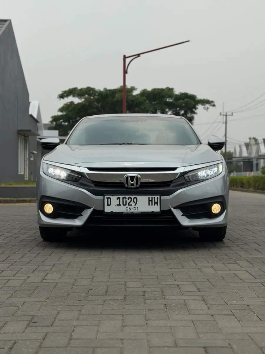 Foto Mobil Bekas Tampak Depan Honda Civic 1.5 Turbo tahun 2016