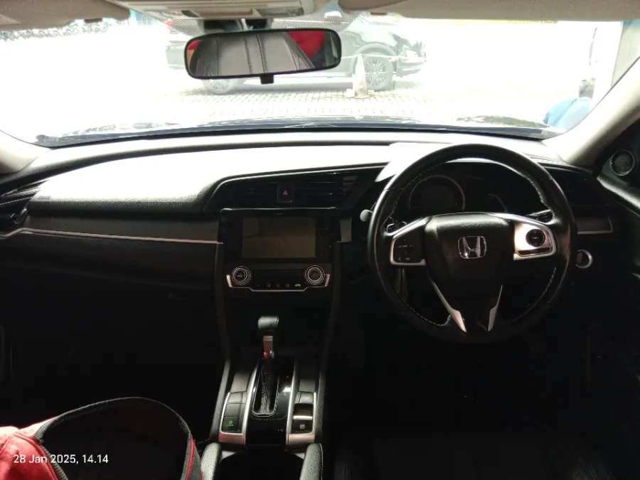 Foto Mobil Bekas Dashboard Honda Civic 1.5 Turbo tahun 2017