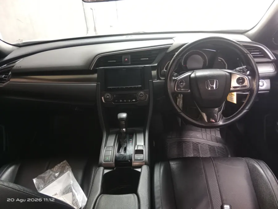 Foto Mobil Bekas Dashboard Honda Civic 1.5 Turbo tahun 2017