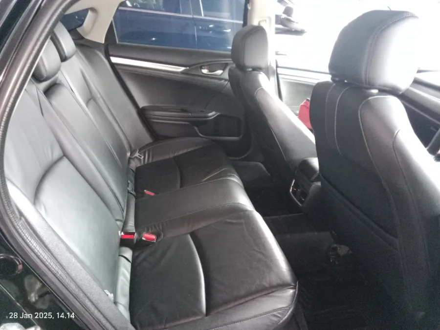 Foto Mobil Bekas Kabin Belakang Honda Civic 1.5 Turbo tahun 2017
