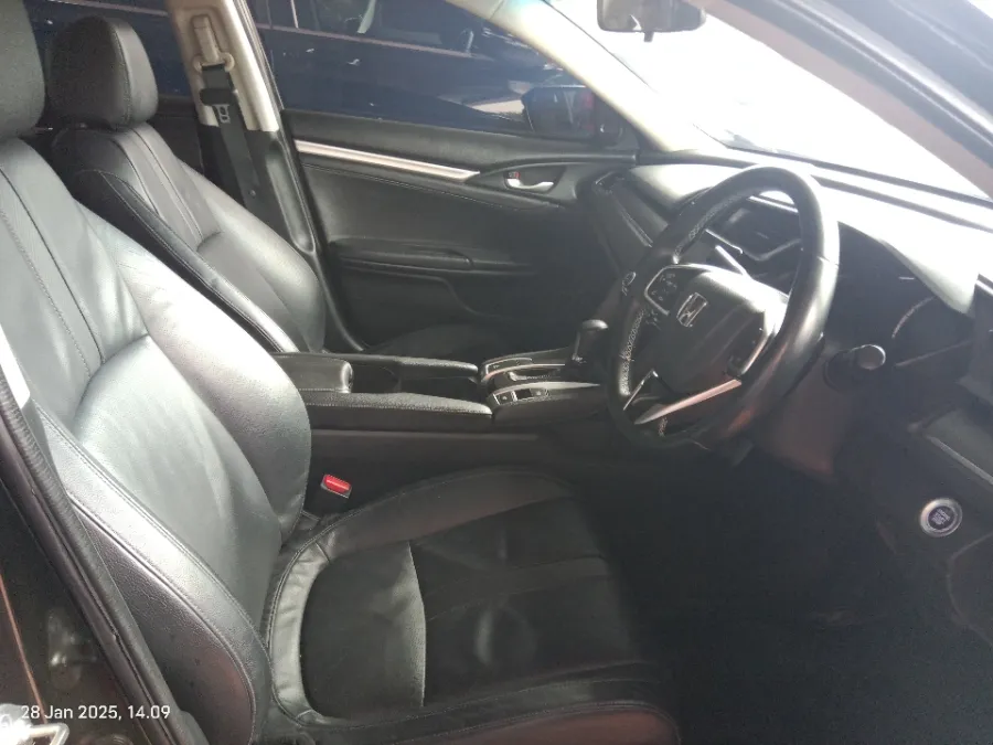 Foto Mobil Bekas Kabin Depan Honda Civic 1.5 Turbo tahun 2017