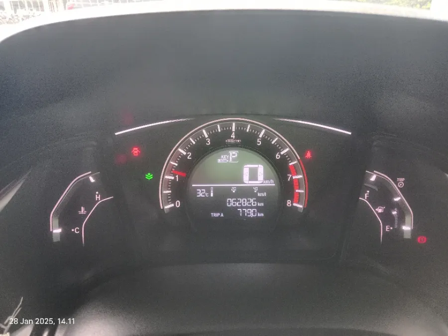 Foto Mobil Bekas Odometer Honda Civic 1.5 Turbo tahun 2017