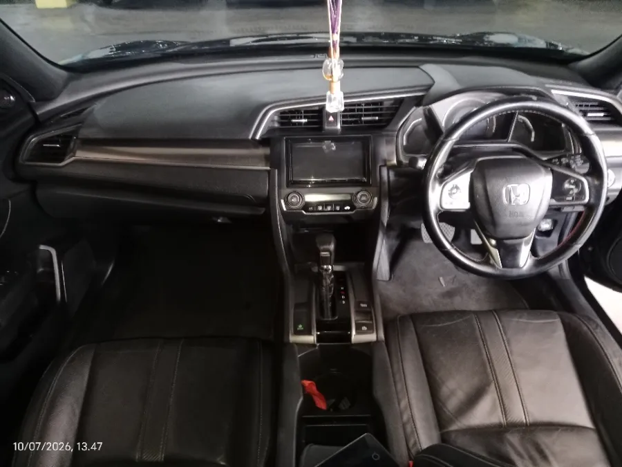 Foto Mobil Bekas Dashboard Honda Civic 1.5 Turbo tahun 2018