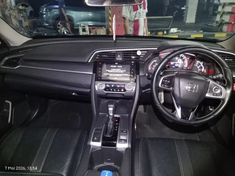 Foto Mobil Bekas Dashboard Honda Civic 1.5 Turbo tahun 2018