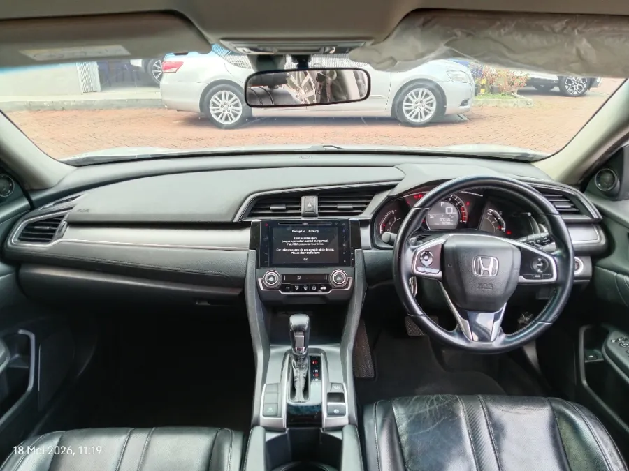 Foto Mobil Bekas Dashboard Honda Civic 1.5 Turbo tahun 2018