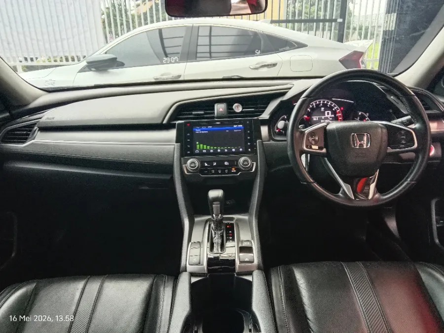 Foto Mobil Bekas Dashboard Honda Civic 1.5 Turbo tahun 2018