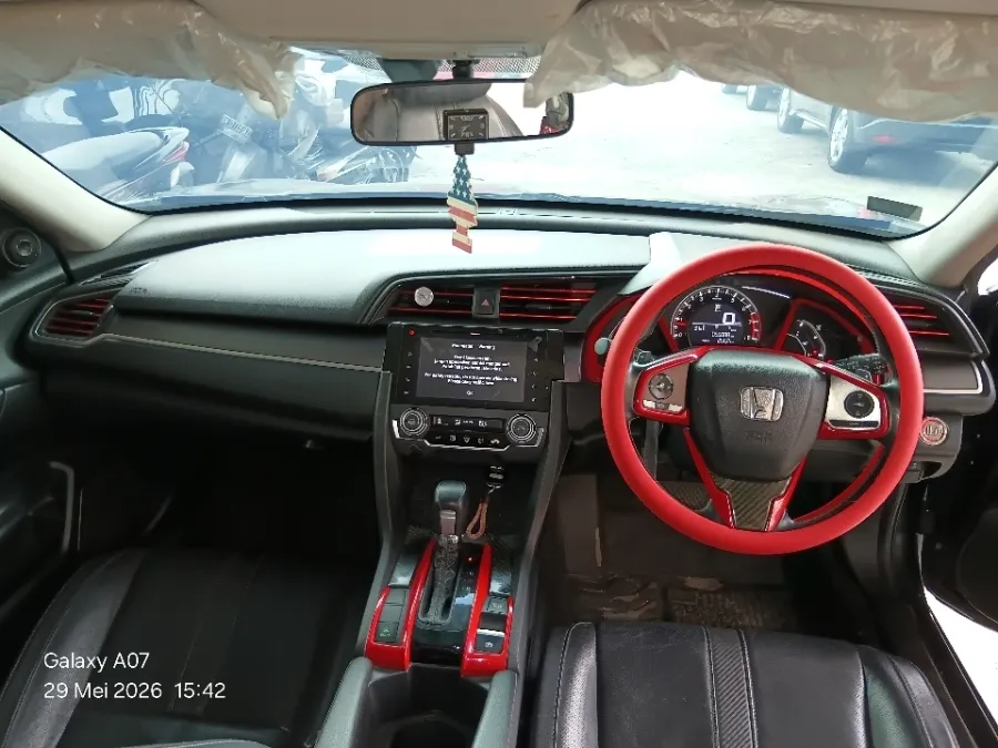 Foto Mobil Bekas Dashboard Honda Civic 1.5 Turbo tahun 2018