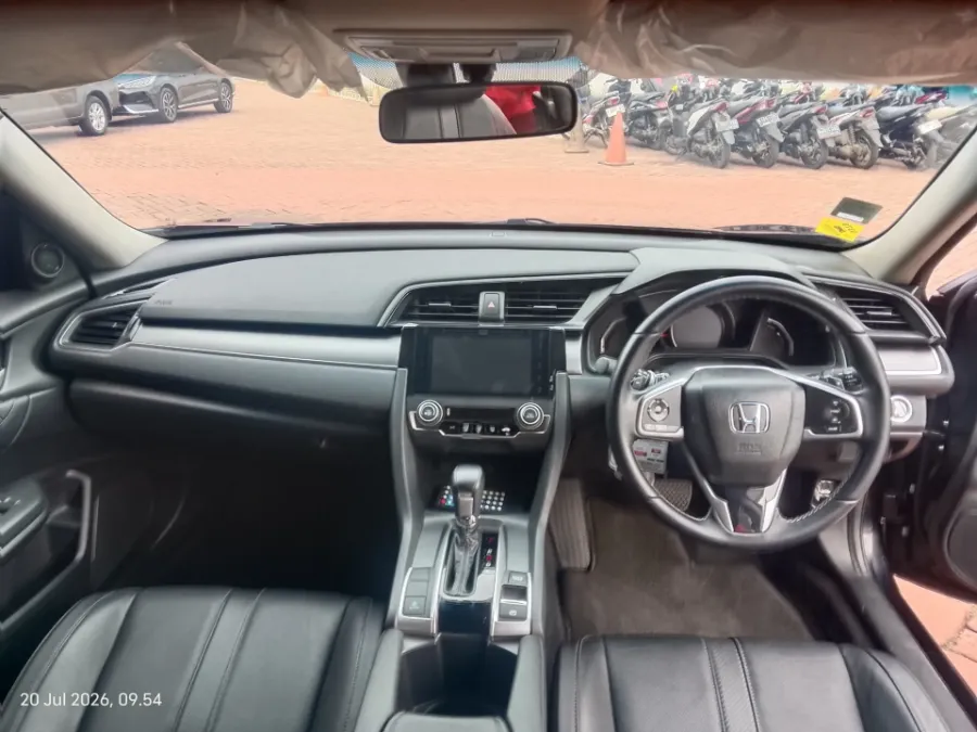 Foto Mobil Bekas Dashboard Honda Civic 1.5 Turbo tahun 2018