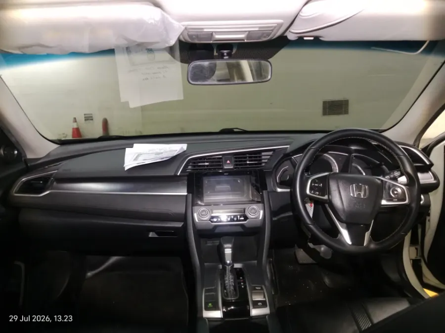 Foto Mobil Bekas Dashboard Honda Civic 1.5 Turbo tahun 2018