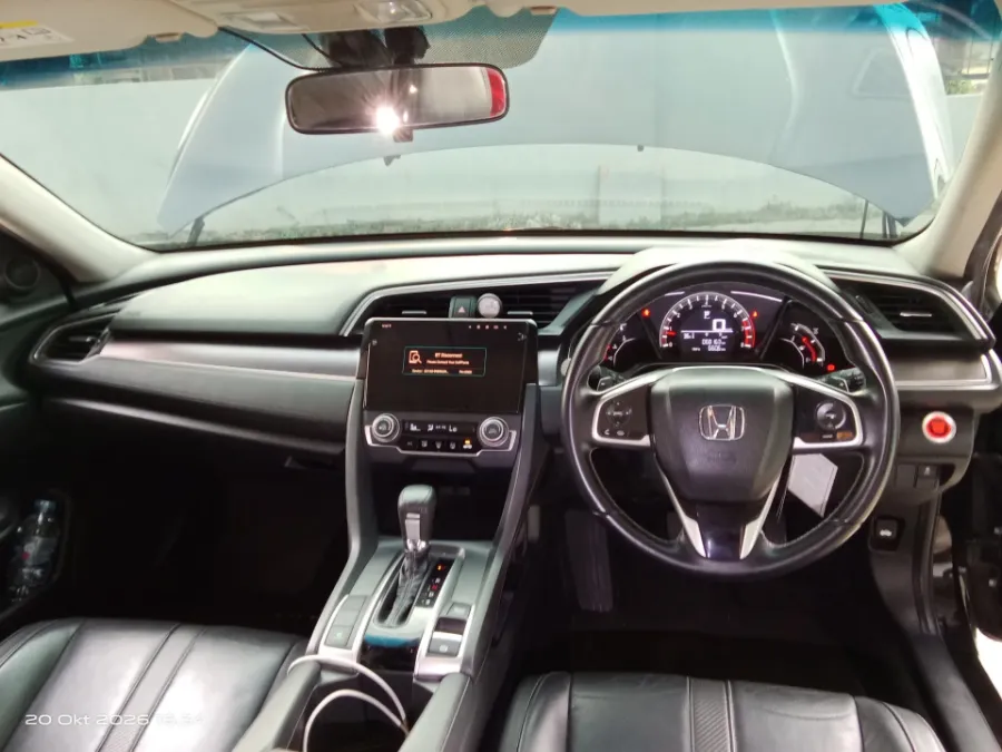 Foto Mobil Bekas Dashboard Honda Civic 1.5 Turbo tahun 2018