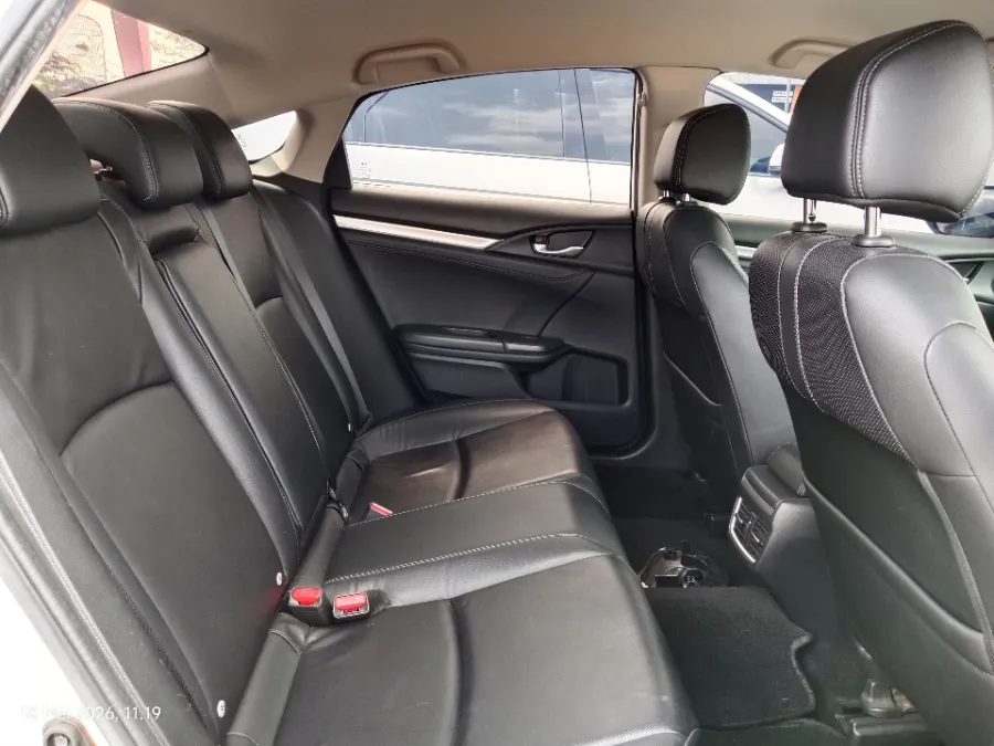 Foto Mobil Bekas Kabin Belakang Honda Civic 1.5 Turbo tahun 2018