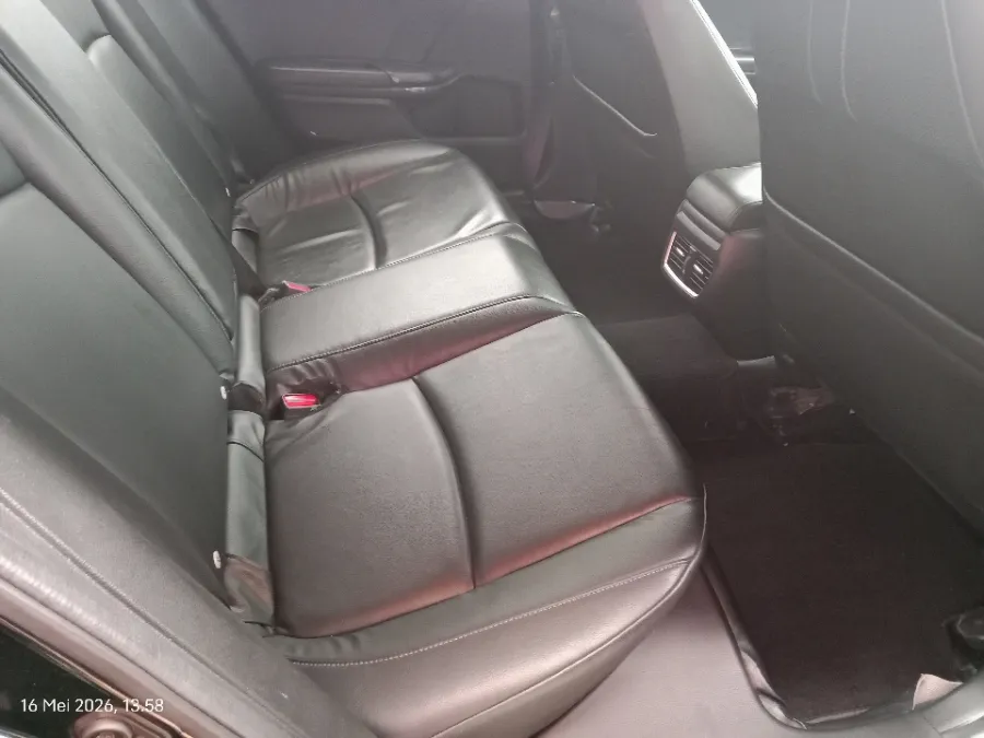 Foto Mobil Bekas Kabin Belakang Honda Civic 1.5 Turbo tahun 2018