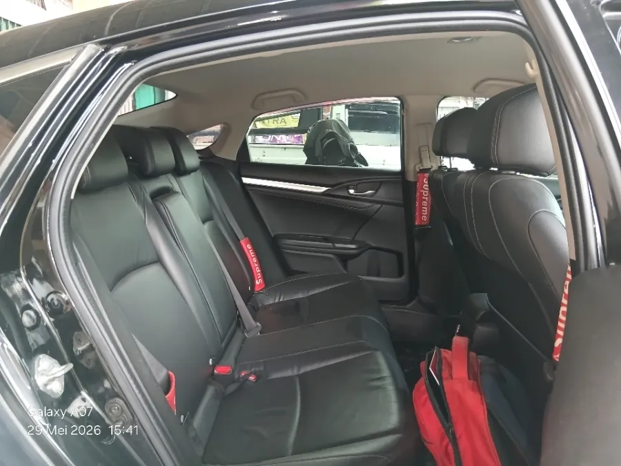 Foto Mobil Bekas Kabin Belakang Honda Civic 1.5 Turbo tahun 2018
