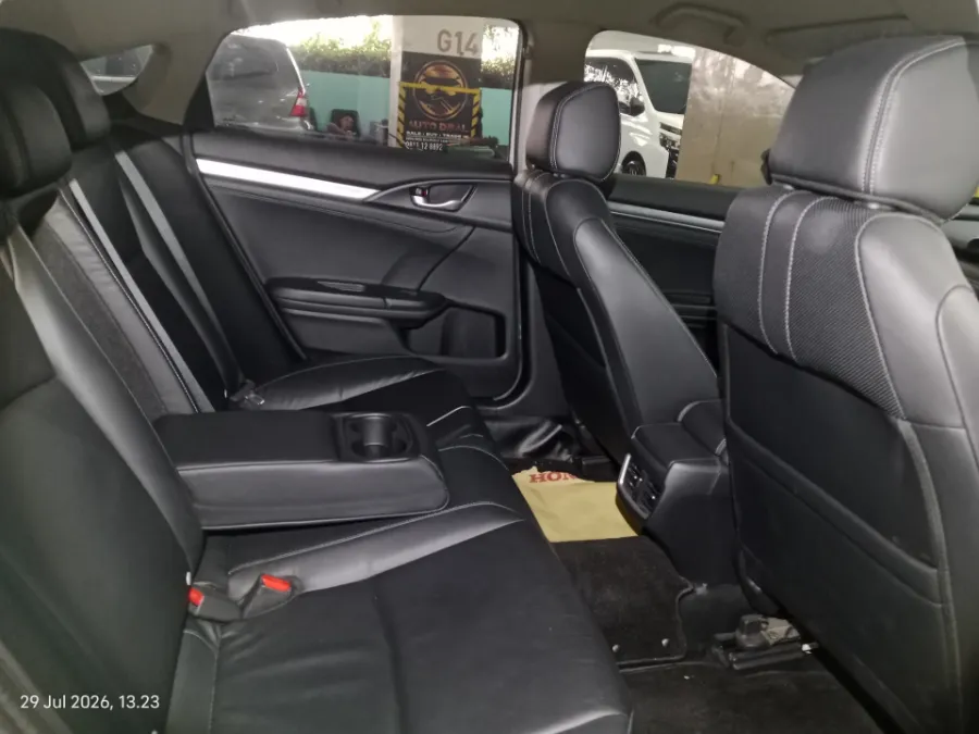 Foto Mobil Bekas Kabin Belakang Honda Civic 1.5 Turbo tahun 2018